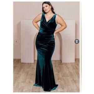 Revelry Dawson Green Velvet Bridesmaid Gown Dress Maxi Evening Holiday 28